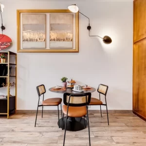 Soggiorno luminoso dell’appartamento Stylish Home Fabrizia a Roma, quartiere San Giovanni