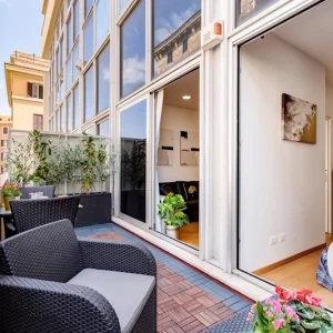 Terrazzo attrezzato dell’appartamento Lovely Home Fabrizia a Roma