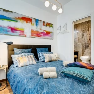 Zona notte con letto matrimoniale dell’appartamento Lovely Loft Fabrizia a Roma