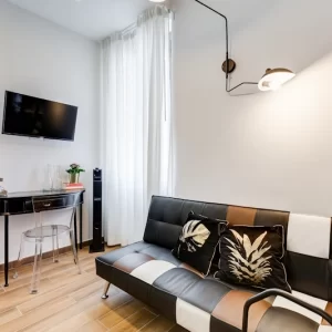 Soggiorno luminoso dell’appartamento Lovely Loft Fabrizia a Roma, quartiere San Giovanni